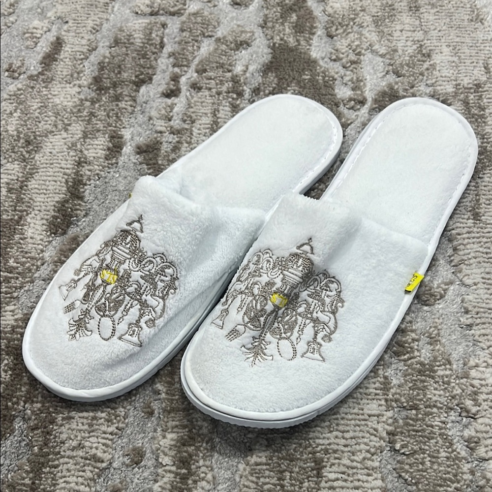 NWT SLS White Embroidered Slippers